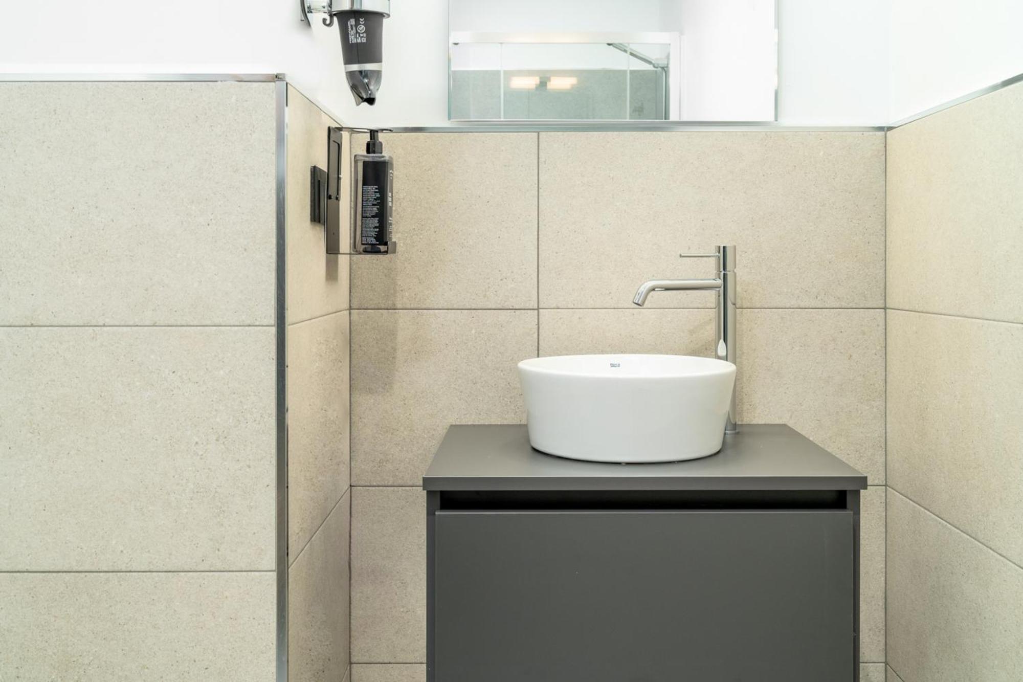 Limehome Valencia Carrer D'Antonio Ferrandis Номер фото